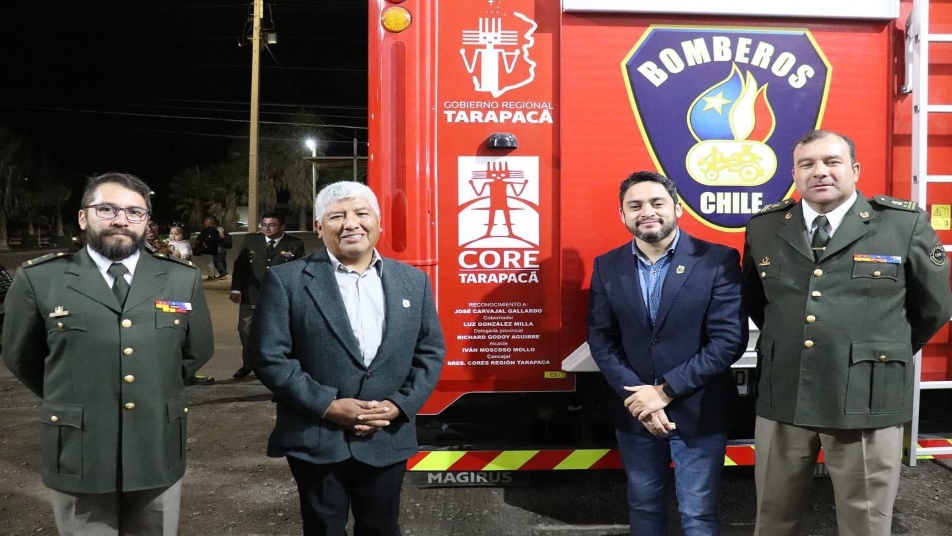 Bomberos de Pozo Almonte reciben 2 vehículos de material mayor